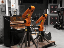 Kako se izkažejo roboti kot glasbeni umetniki?